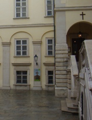 entrée du musée du Trésor impérial à Vienne en Autriche, dans l'aile suisse du palais Hofburg